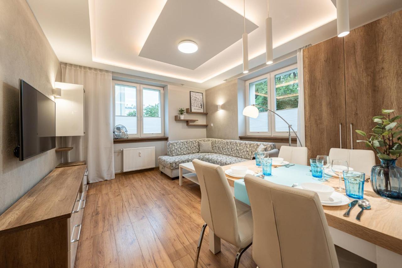 Apartment Bluebird Katowice Near Spodek Mck & City Center Bagian luar foto
