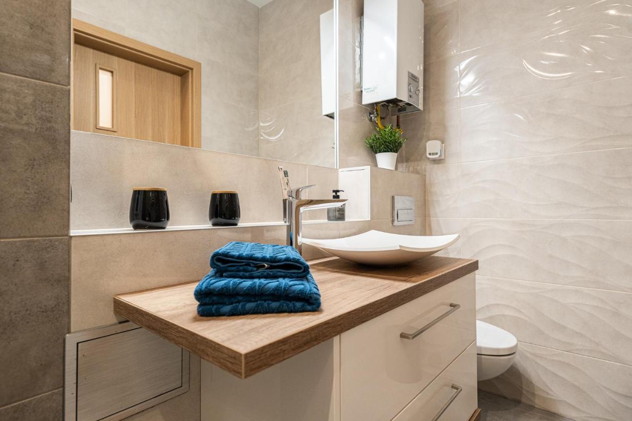 Apartment Bluebird Katowice Near Spodek Mck & City Center Bagian luar foto